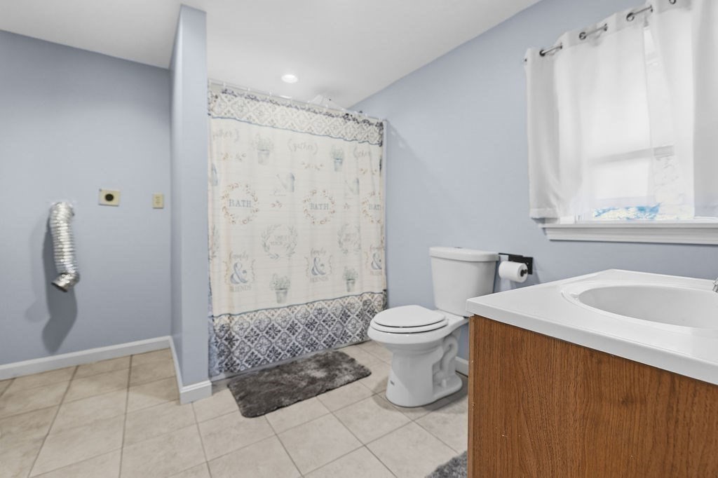 66 Middle Rd Property Photo 33