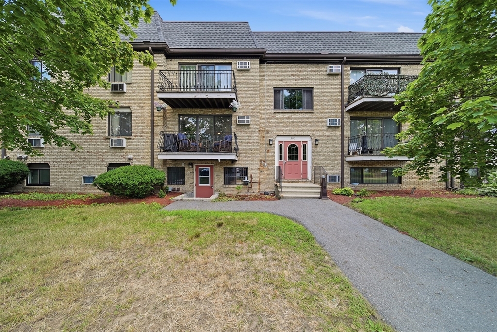 303 Pawtucket Blvd # 14 Property Photo 4