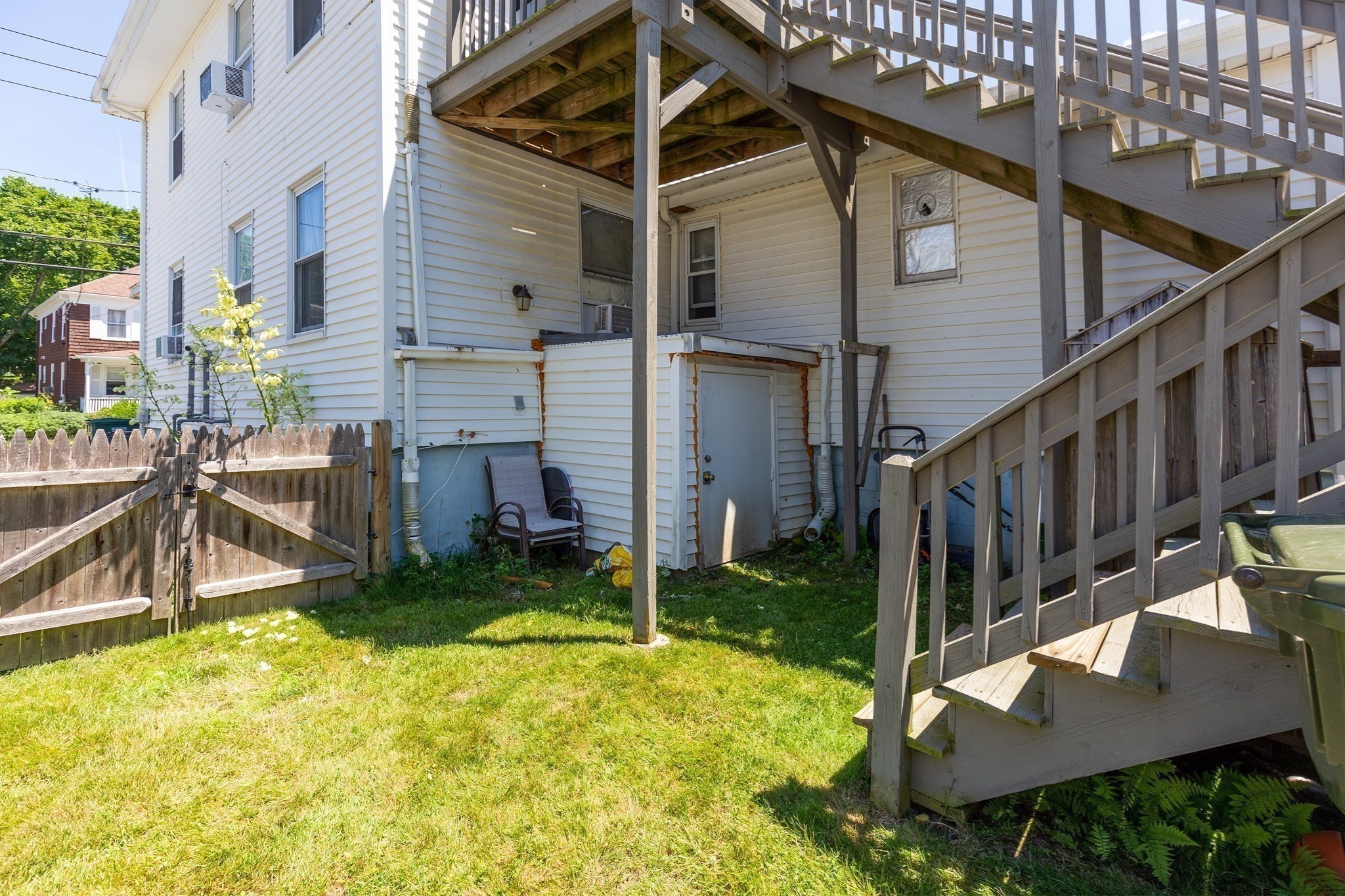 36 Oak St Property Photo 4