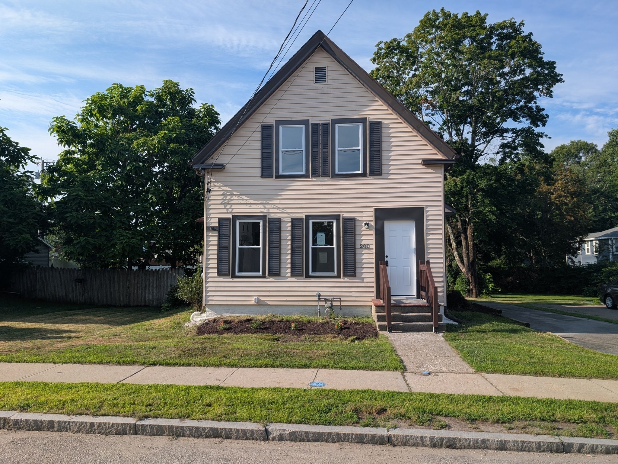 200 Temple St Property Photo 1