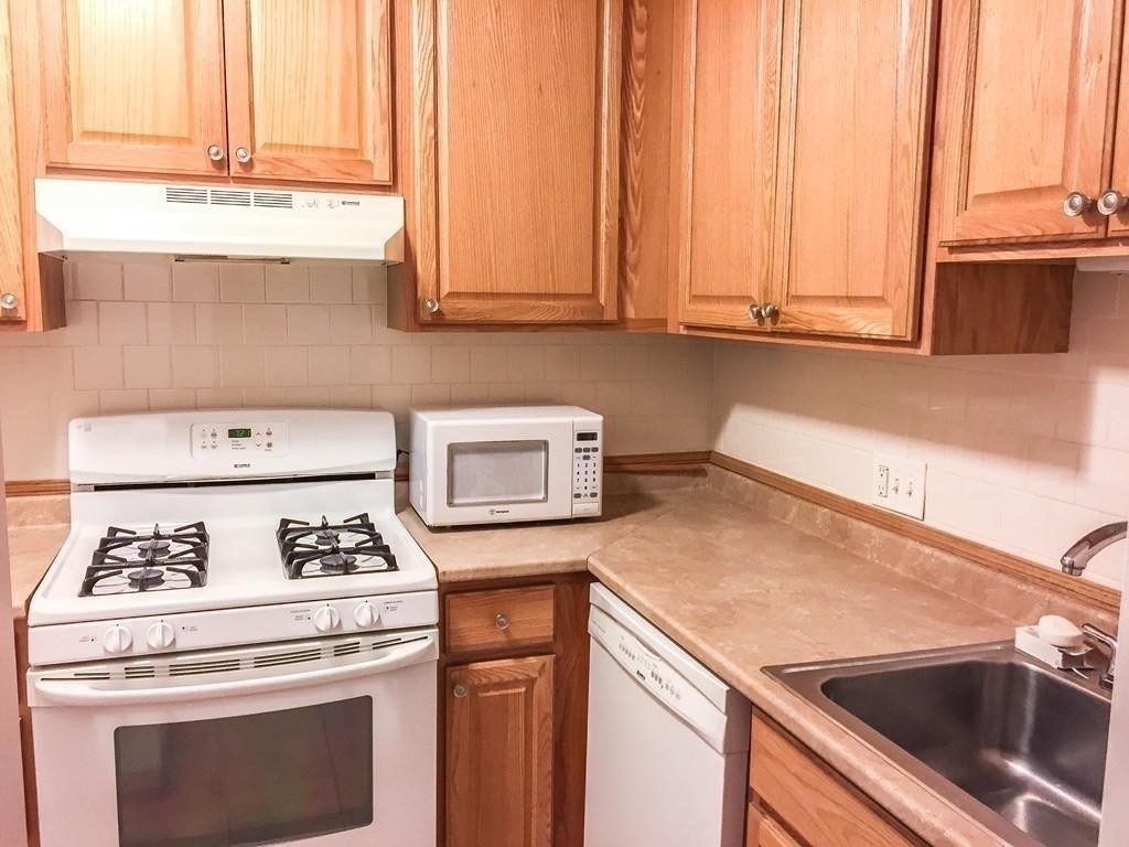 77 Pond Ave # 808 Property Photo 3