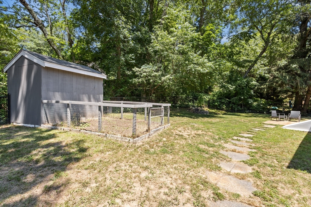 812 Plymouth St Property Photo 7