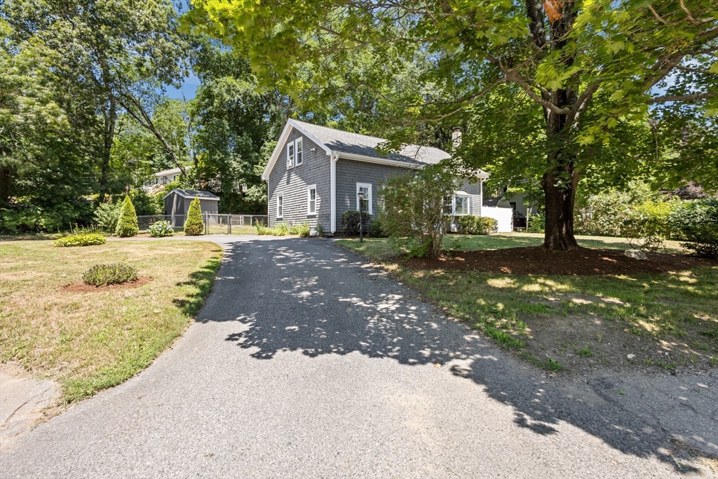 812 Plymouth St Property Photo 8