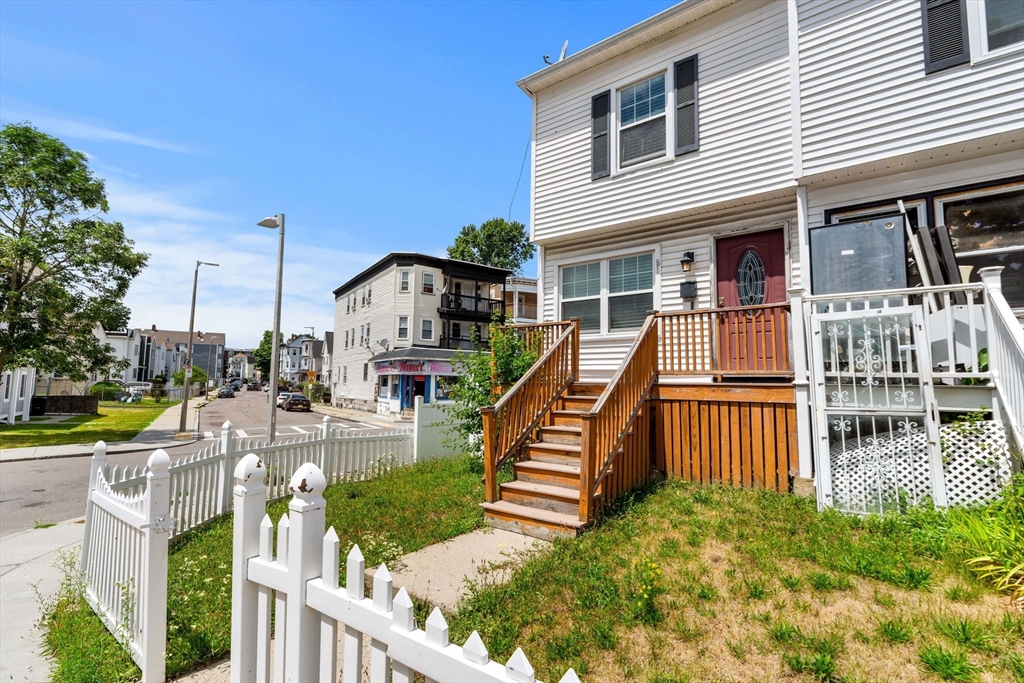 81 Wayland St Property Photo 3