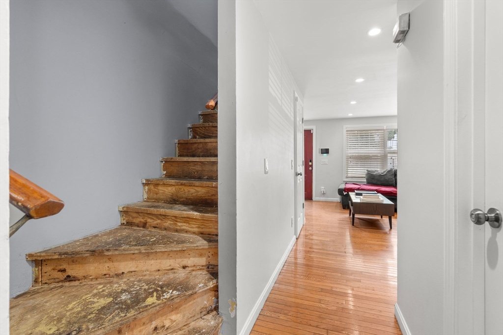 81 Wayland St Property Photo 12