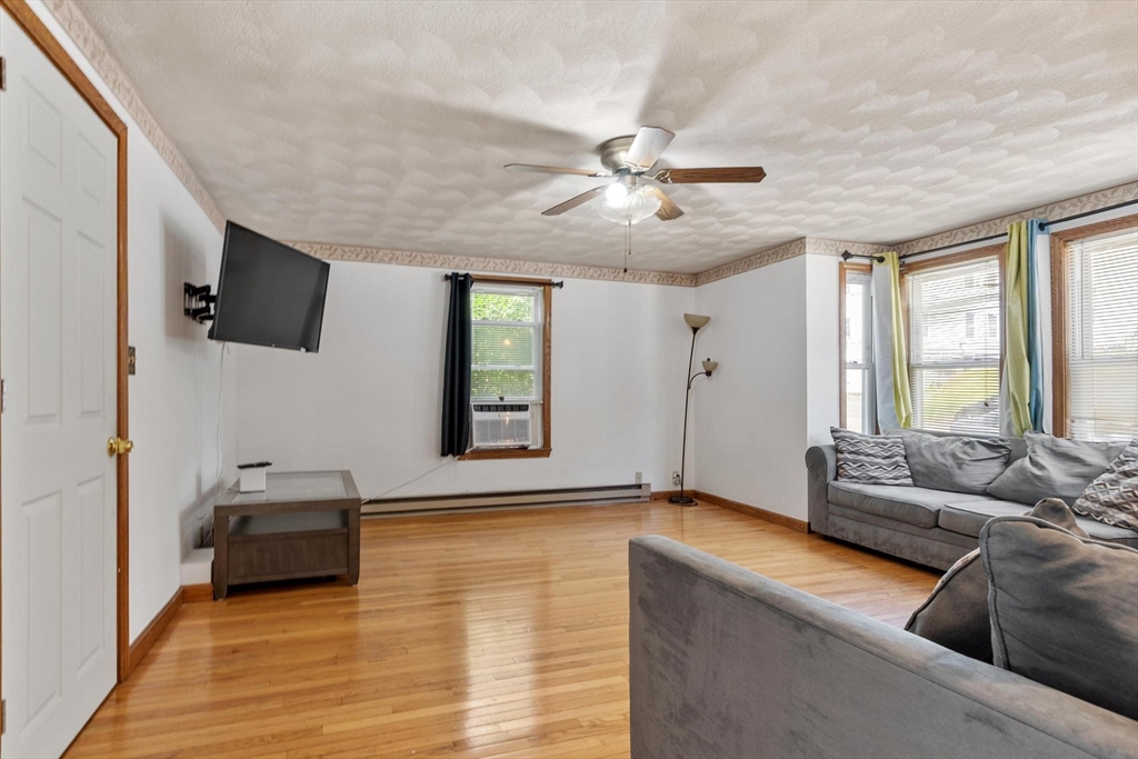 205 Pine St Property Photo 9