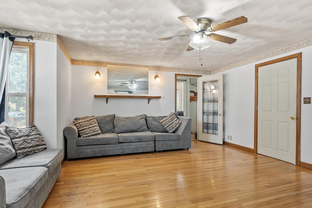 205 Pine St Property Photo 10