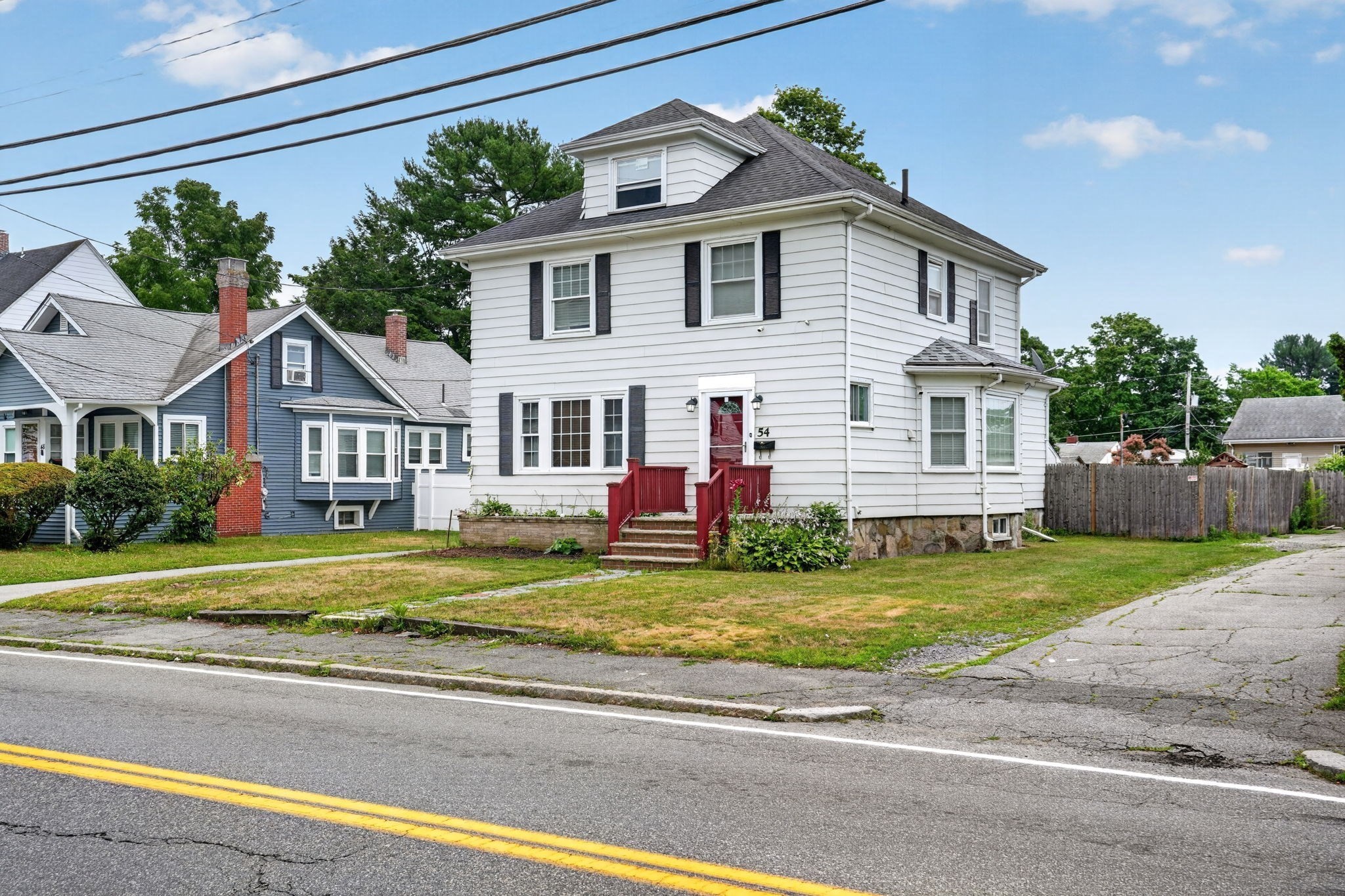 54 Oak St Property Photo 3