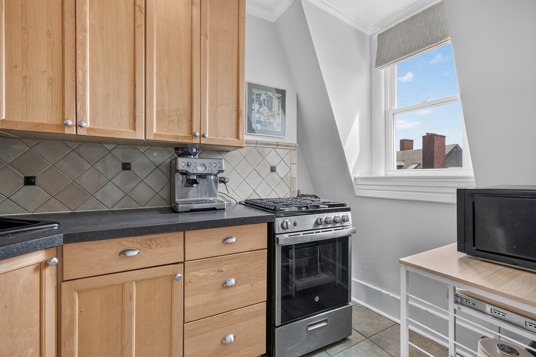 24 Harvard St # 4 Property Photo 4