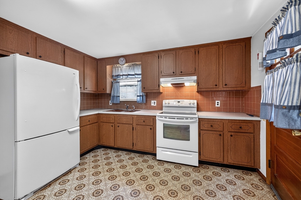 1 Ridgeway Ave Property Photo 3