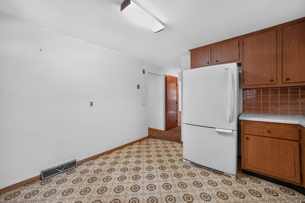 1 Ridgeway Ave Property Photo 6