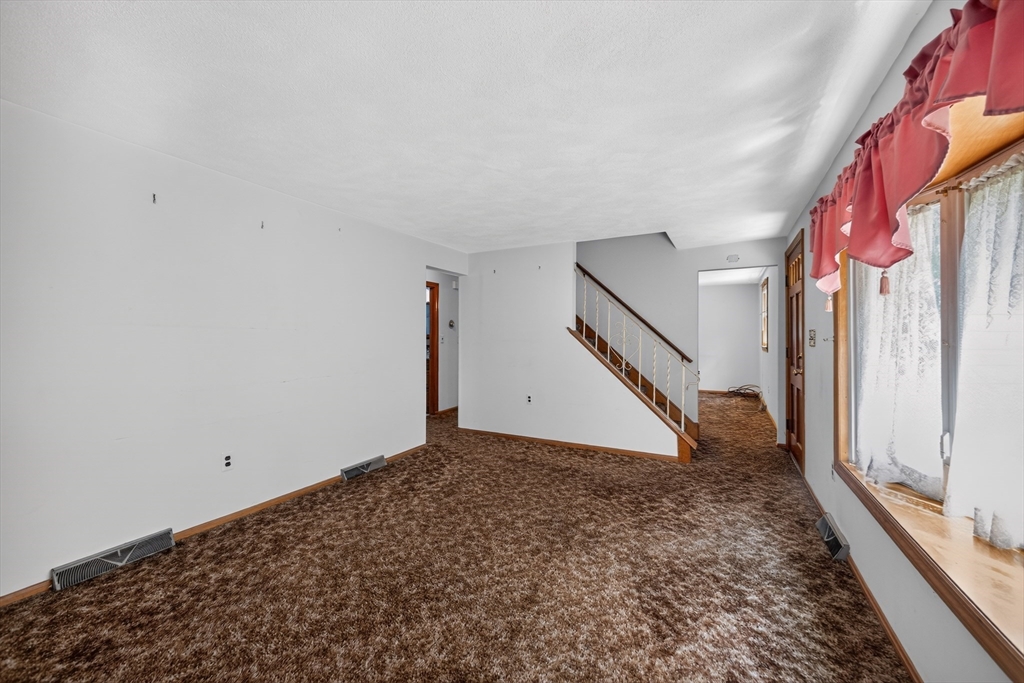1 Ridgeway Ave Property Photo 7