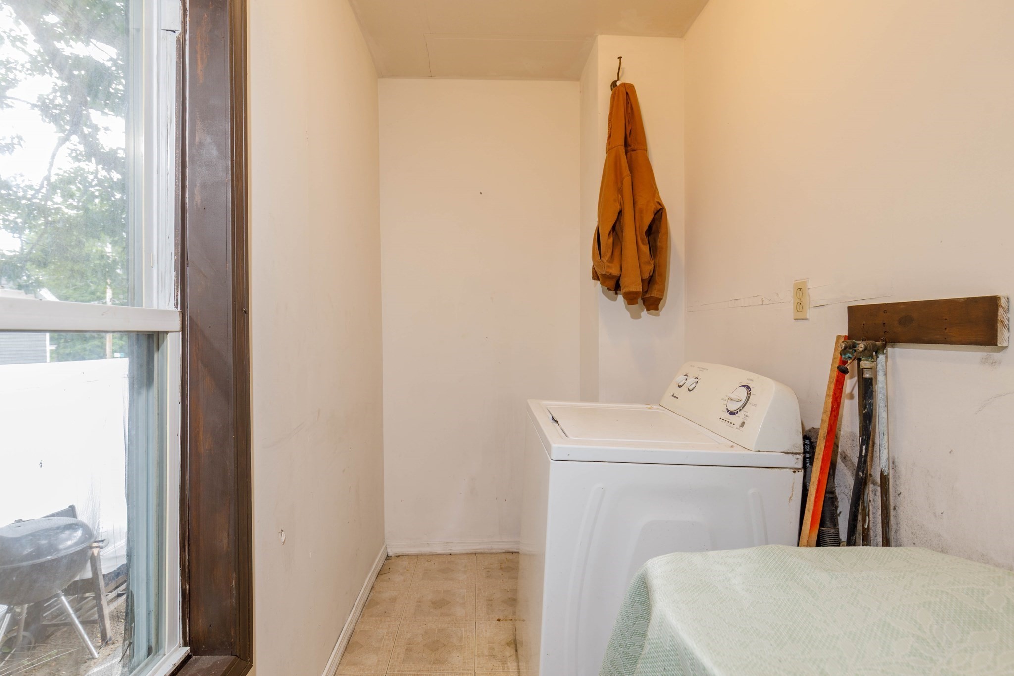 35 Essex Street Property Photo 8