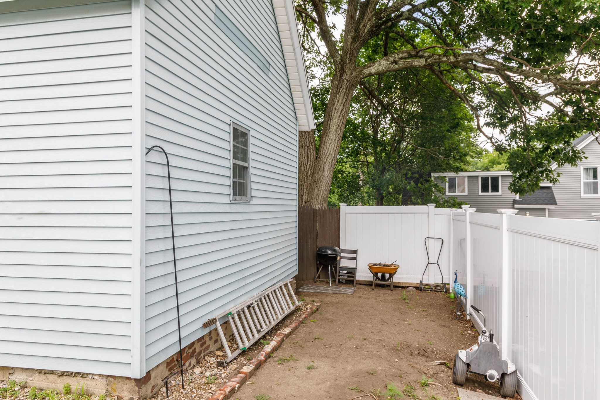 35 Essex Street Property Photo 14