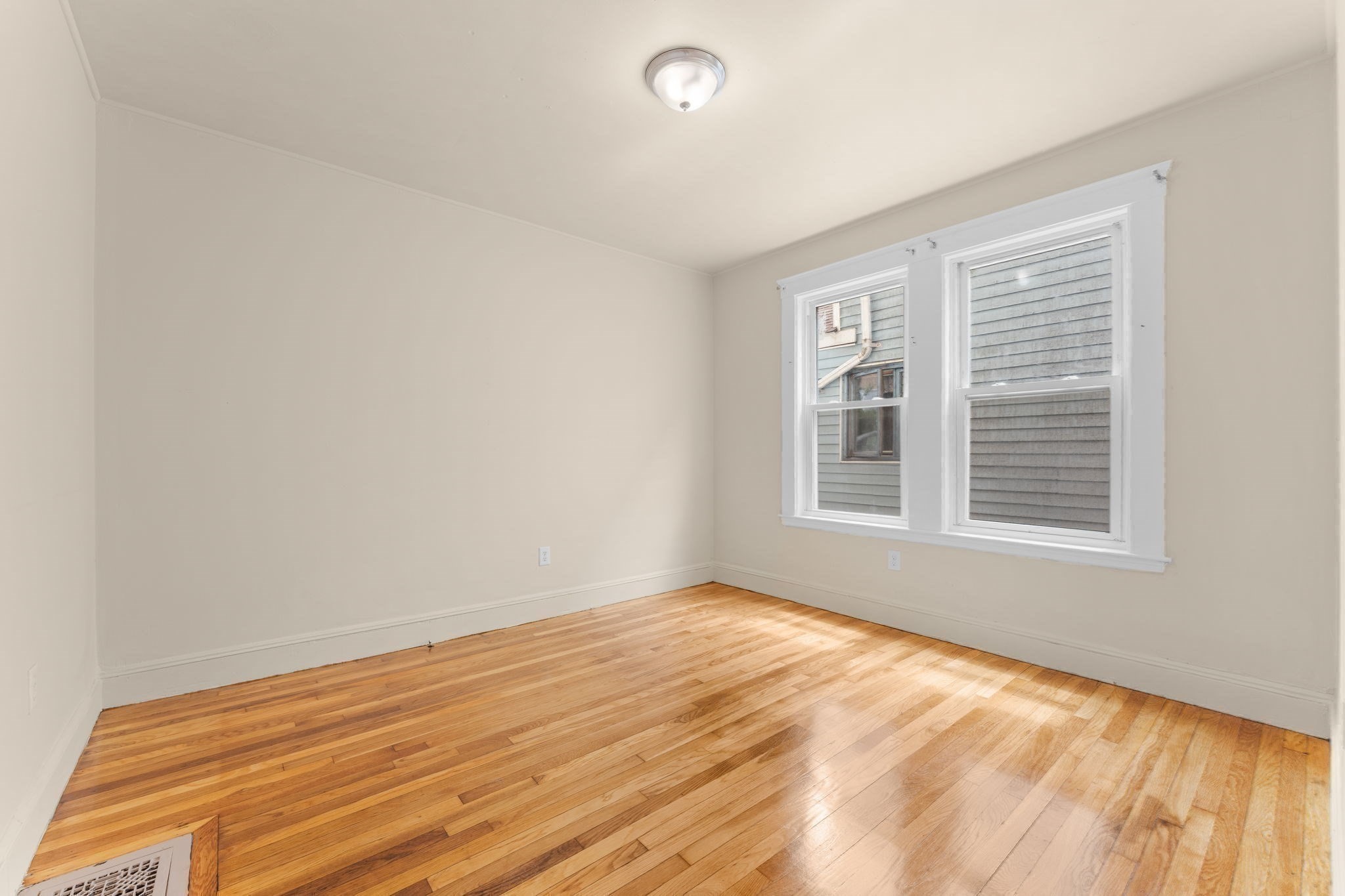60 Commercial St Property Photo 14