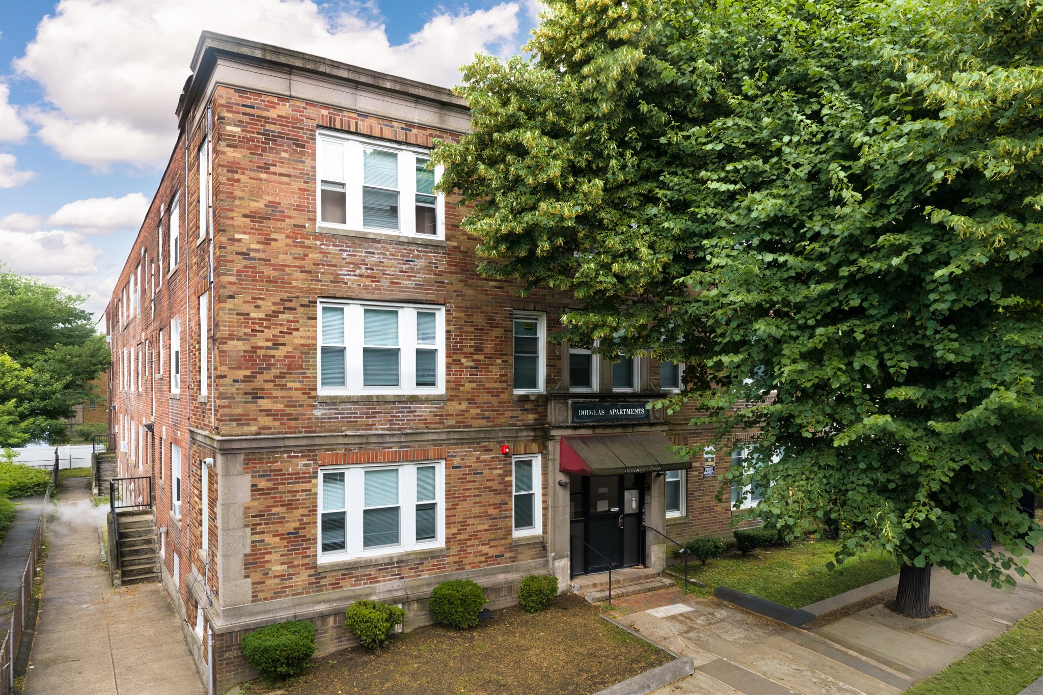 77 Green Street Property Photo 1