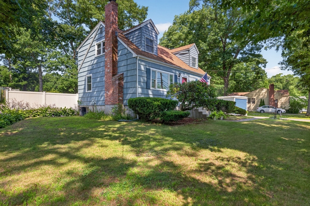 120 Farm St Property Photo 3