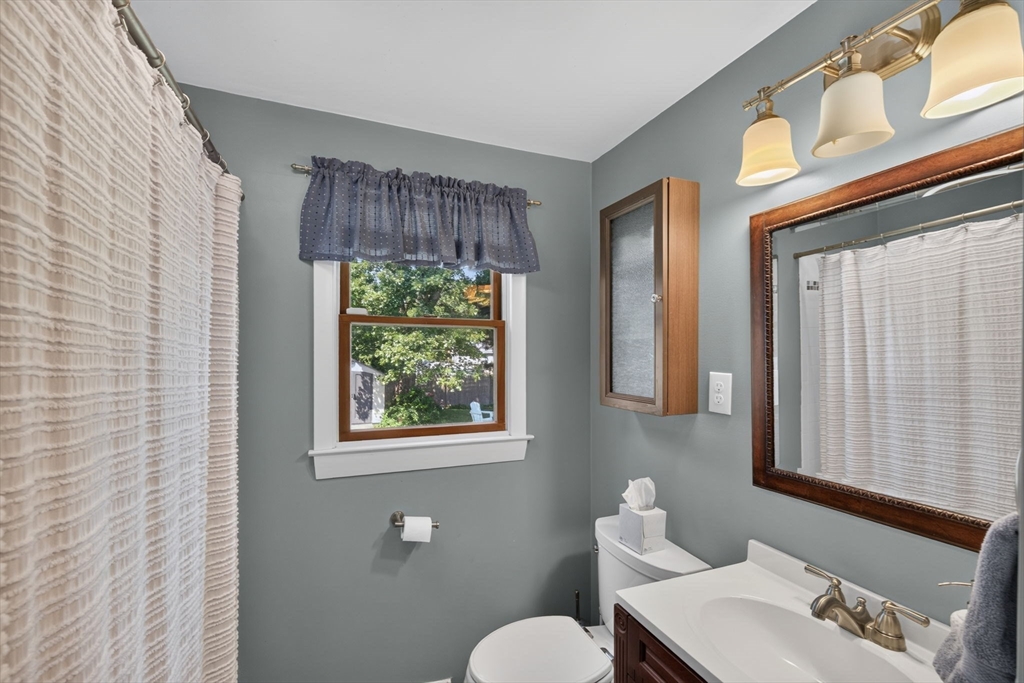 120 Farm St Property Photo 18