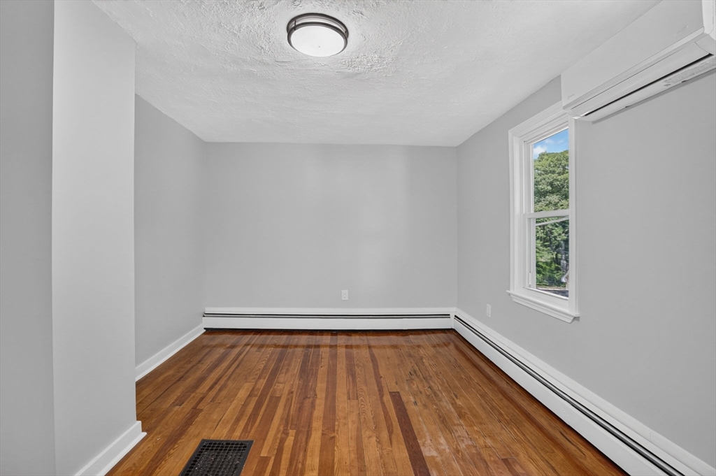 55 Grant St Property Photo 26