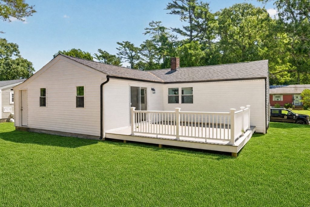 56 Buzzards Bay Dr Property Photo 3