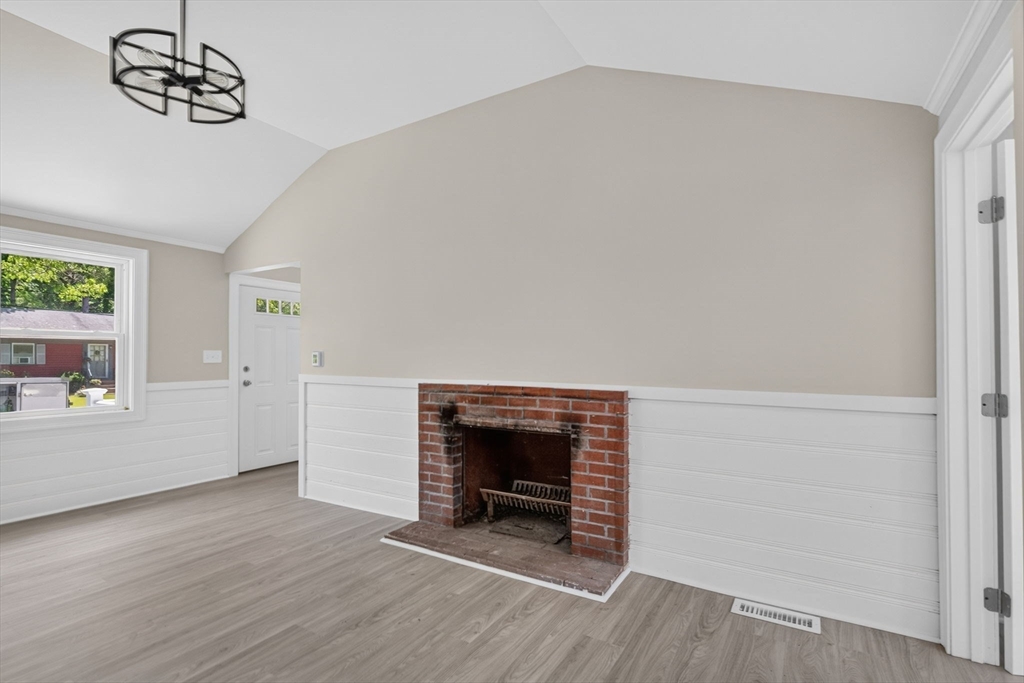 56 Buzzards Bay Dr Property Photo 7