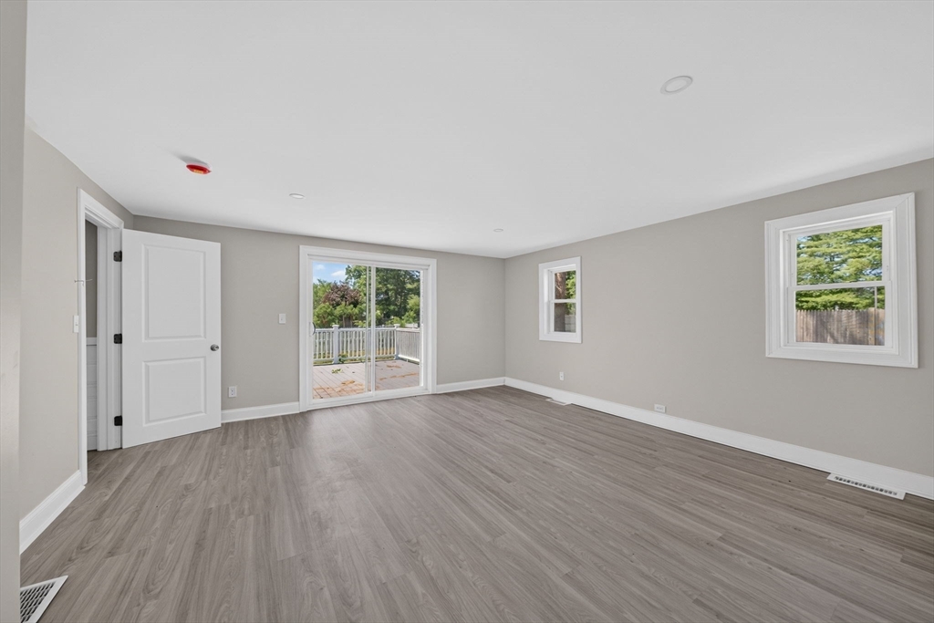 56 Buzzards Bay Dr Property Photo 12