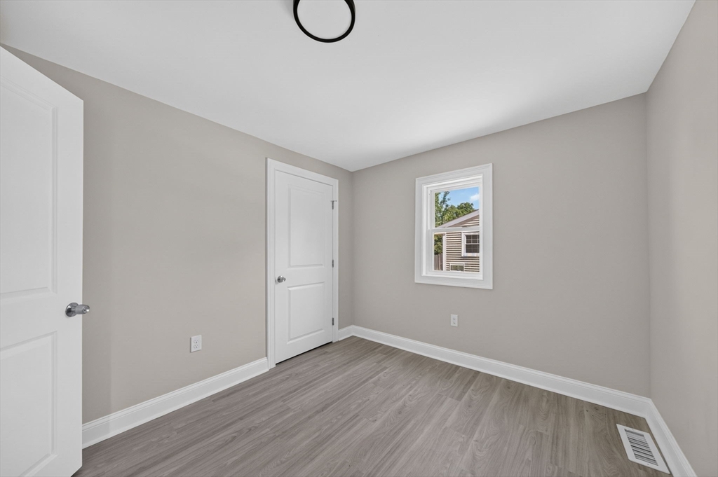 56 Buzzards Bay Dr Property Photo 16