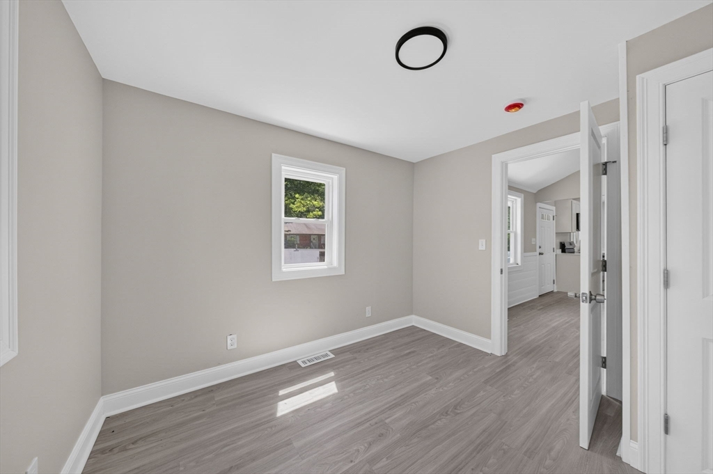 56 Buzzards Bay Dr Property Photo 17