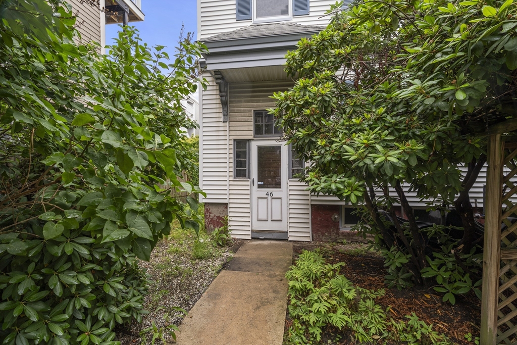 46-r H St Property Photo 1