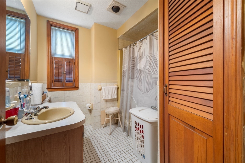 46-r H St Property Photo 15