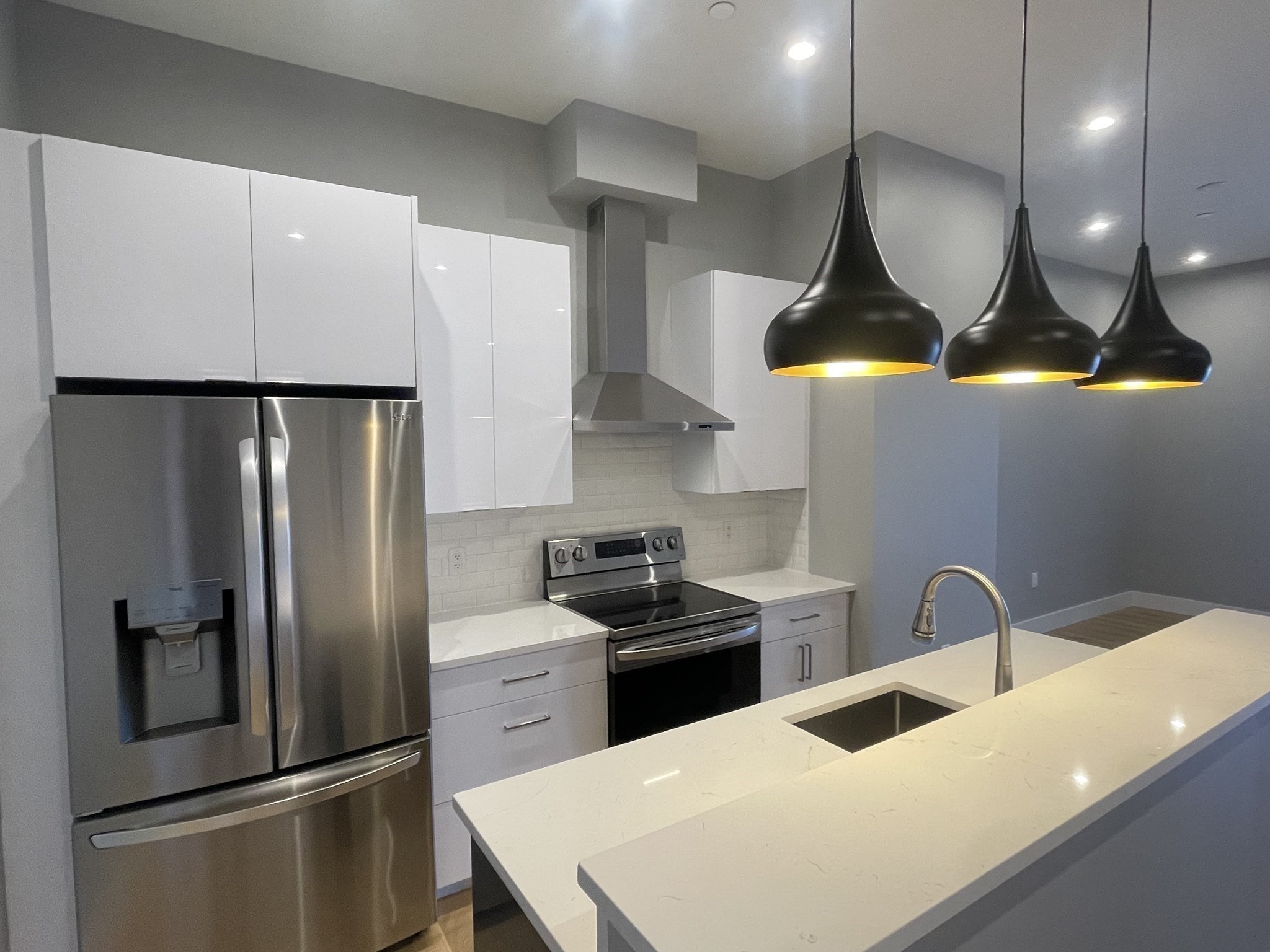 60 Cross St E # 220 Property Photo 1