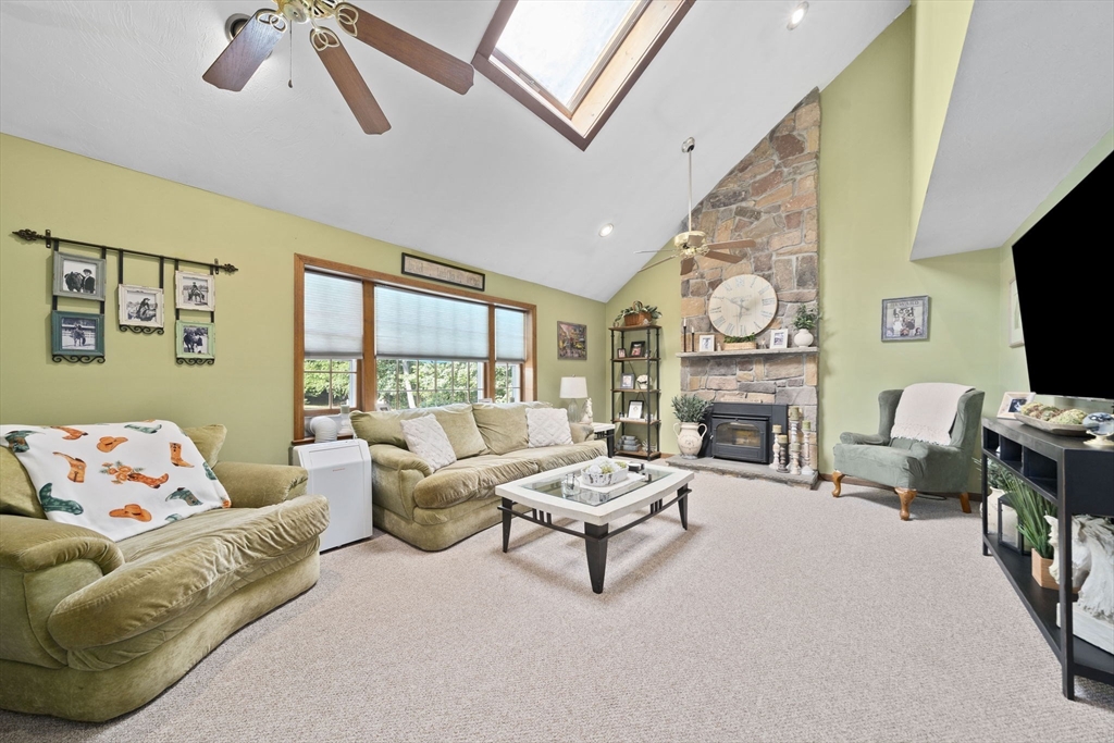 11 Leonard St Property Photo 9