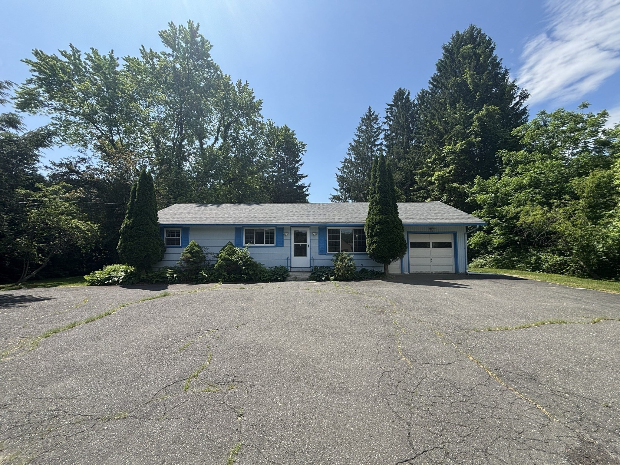 39 Huntington Rd Property Photo 1