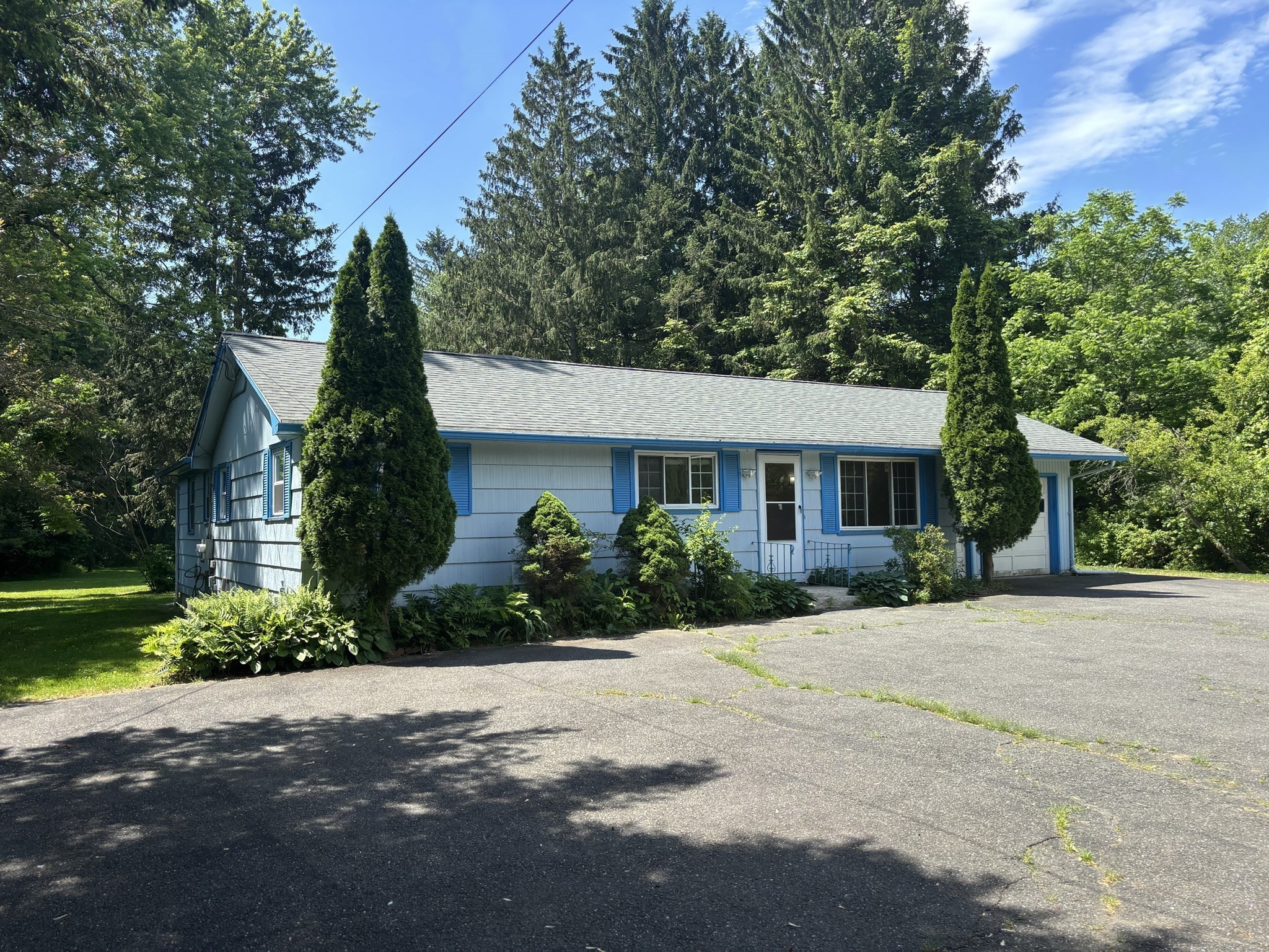39 Huntington Rd Property Photo 3