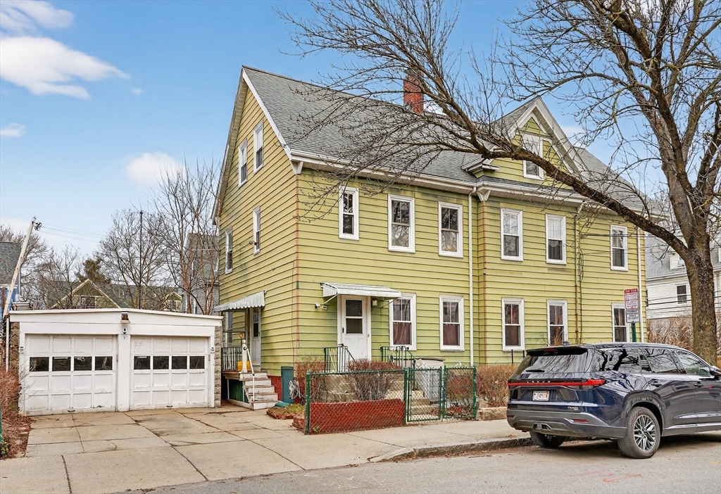326 Summer St Property Photo 4