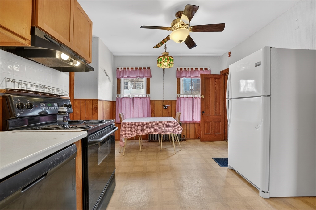 326 Summer St Property Photo 17