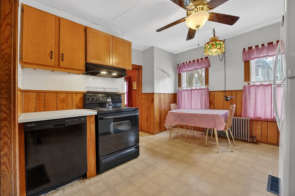 326 Summer St Property Photo 18