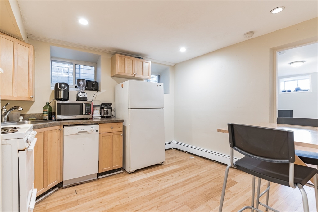 141 Chiswick # 1b Property Photo 2