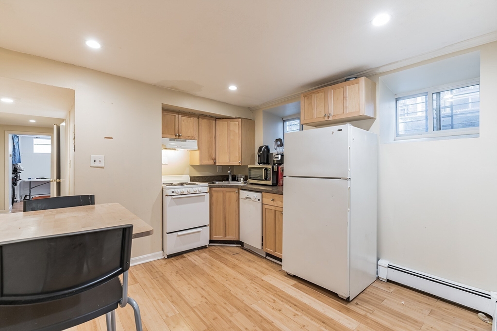 141 Chiswick # 1b Property Photo 3