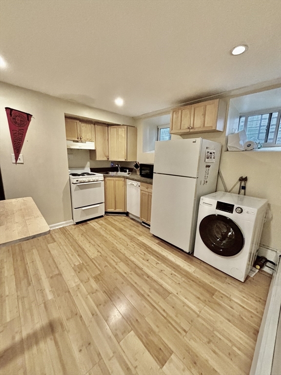 141 Chiswick # 1b Property Photo 4