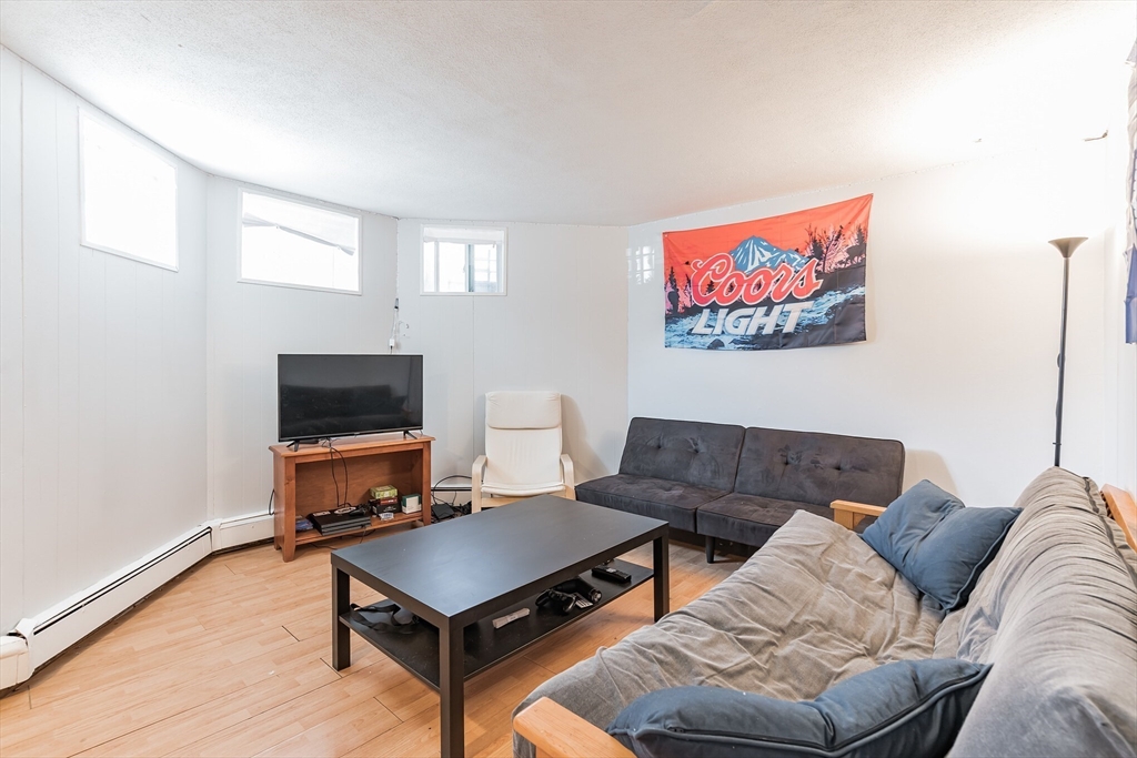 141 Chiswick # 1b Property Photo 6