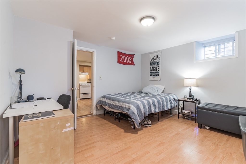 141 Chiswick # 1b Property Photo 10