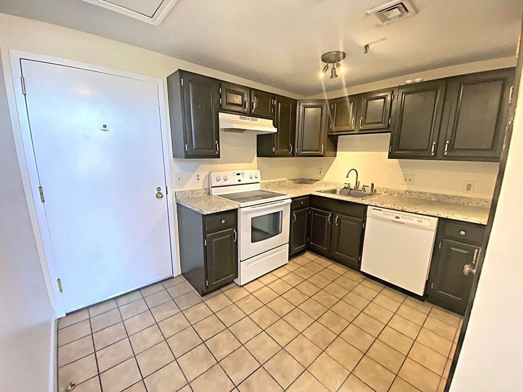219 Central St # 3b Property Photo 3