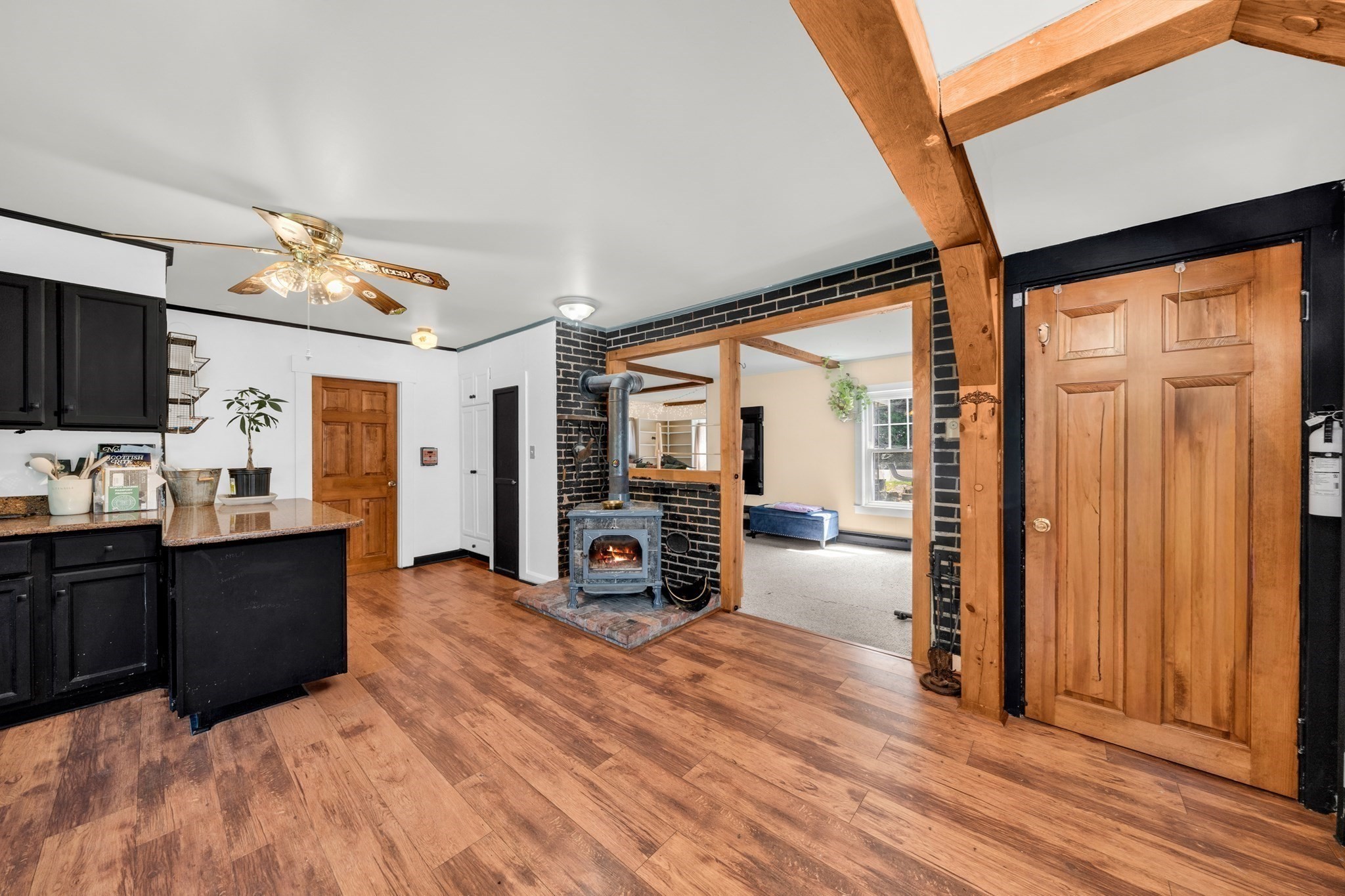 401 Petersham Road Property Photo 9