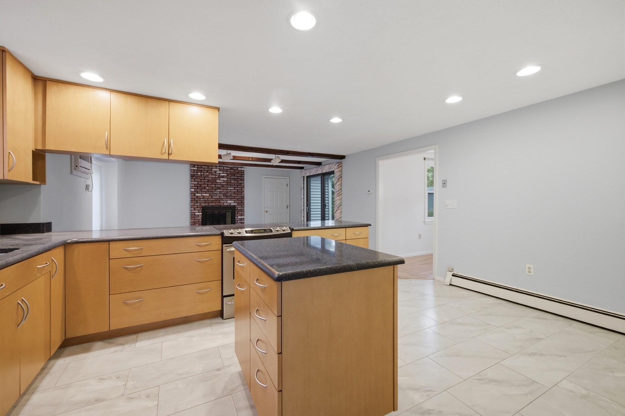 101 Winter Street Property Photo 10