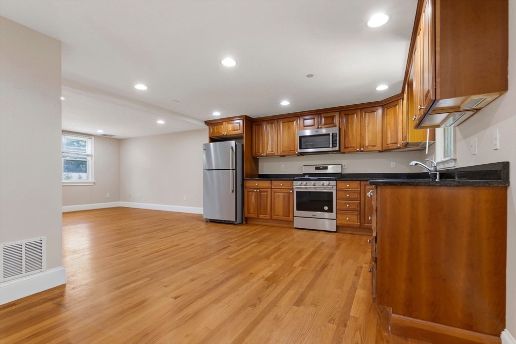 10 Friend Ct # 3 Property Photo 5
