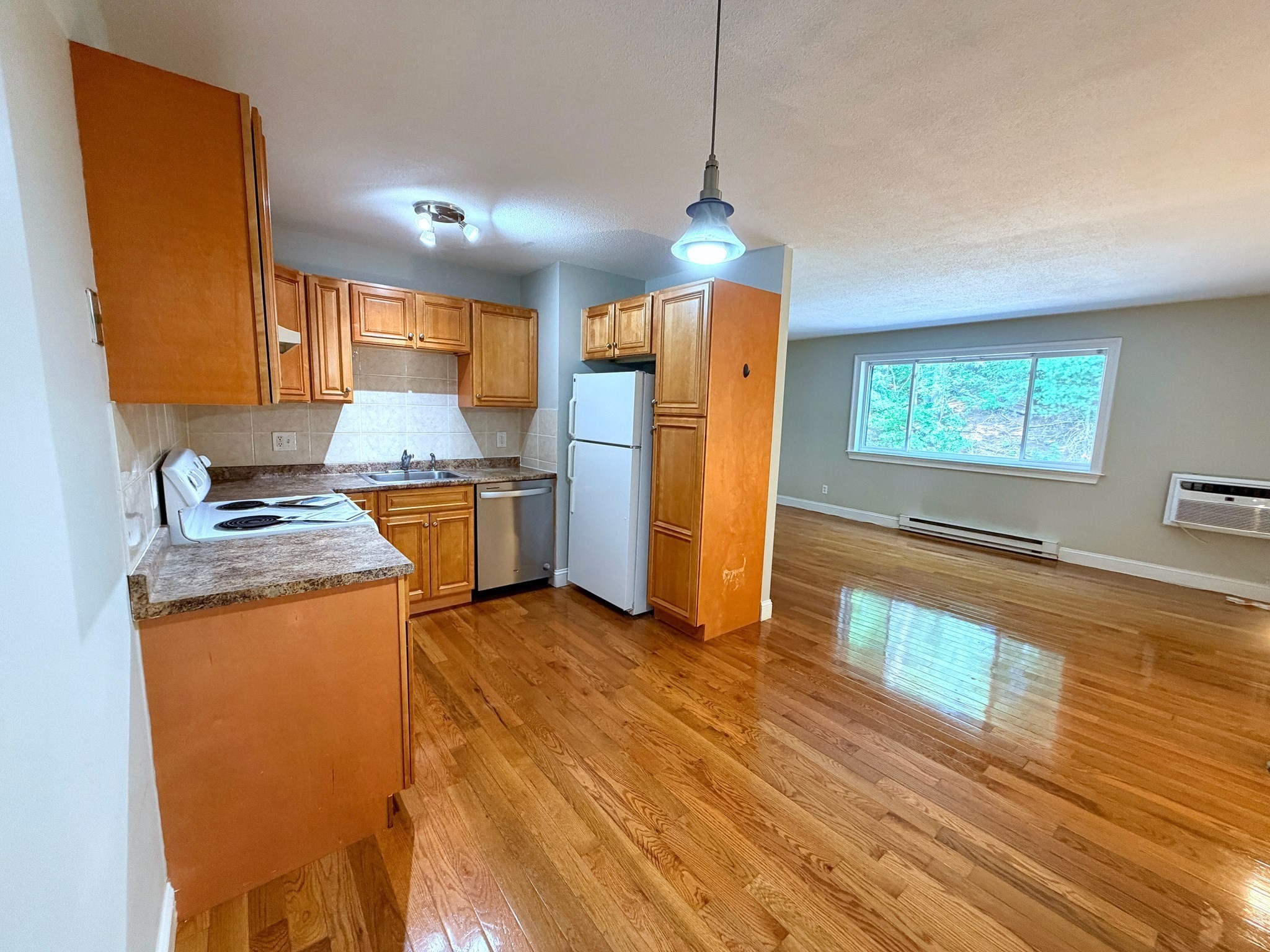 75 Nicholas Rd # G Property Photo 1