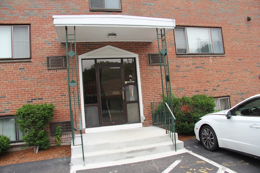 75 Nicholas Rd # G Property Photo 5