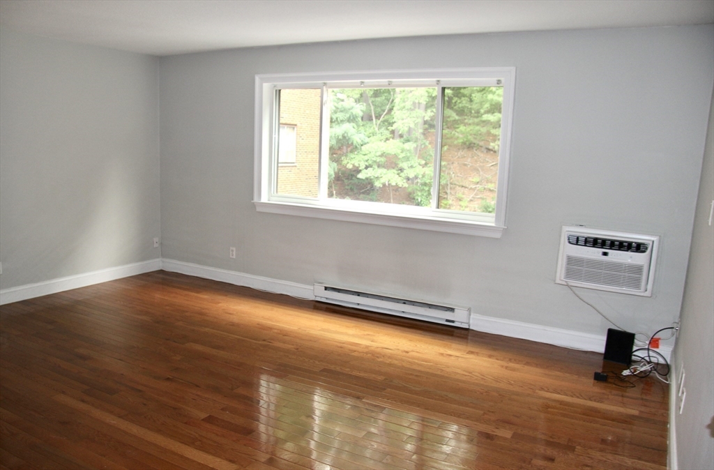 75 Nicholas Rd # G Property Photo 7