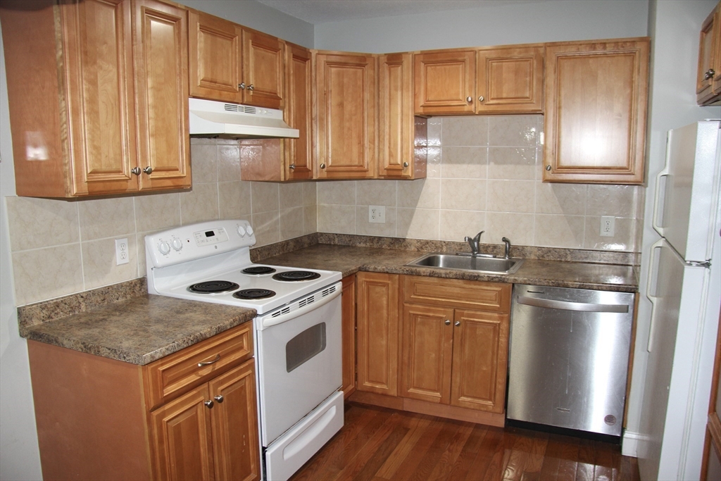 75 Nicholas Rd # G Property Photo 13